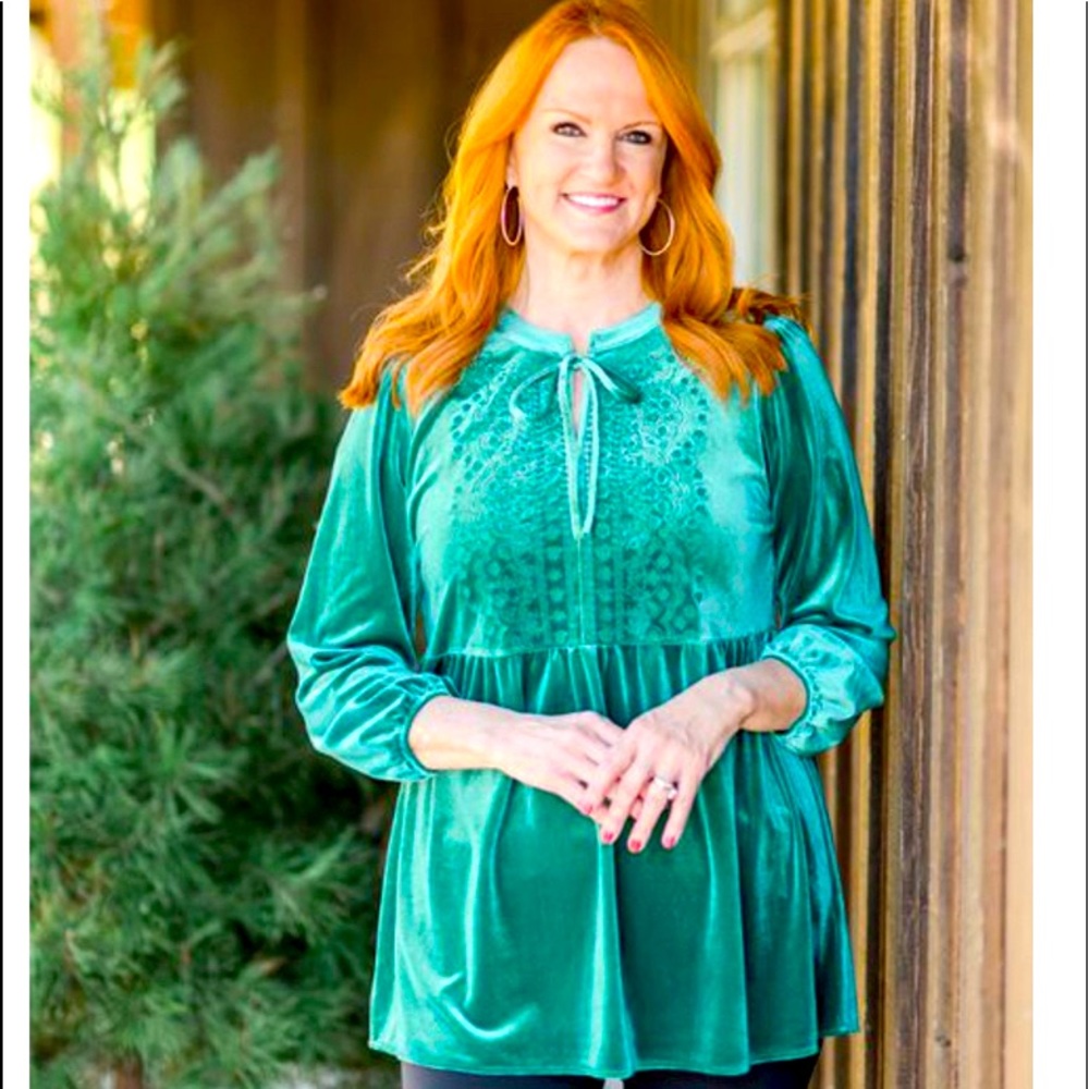 The Pioneer Woman Jade Embroidered Top